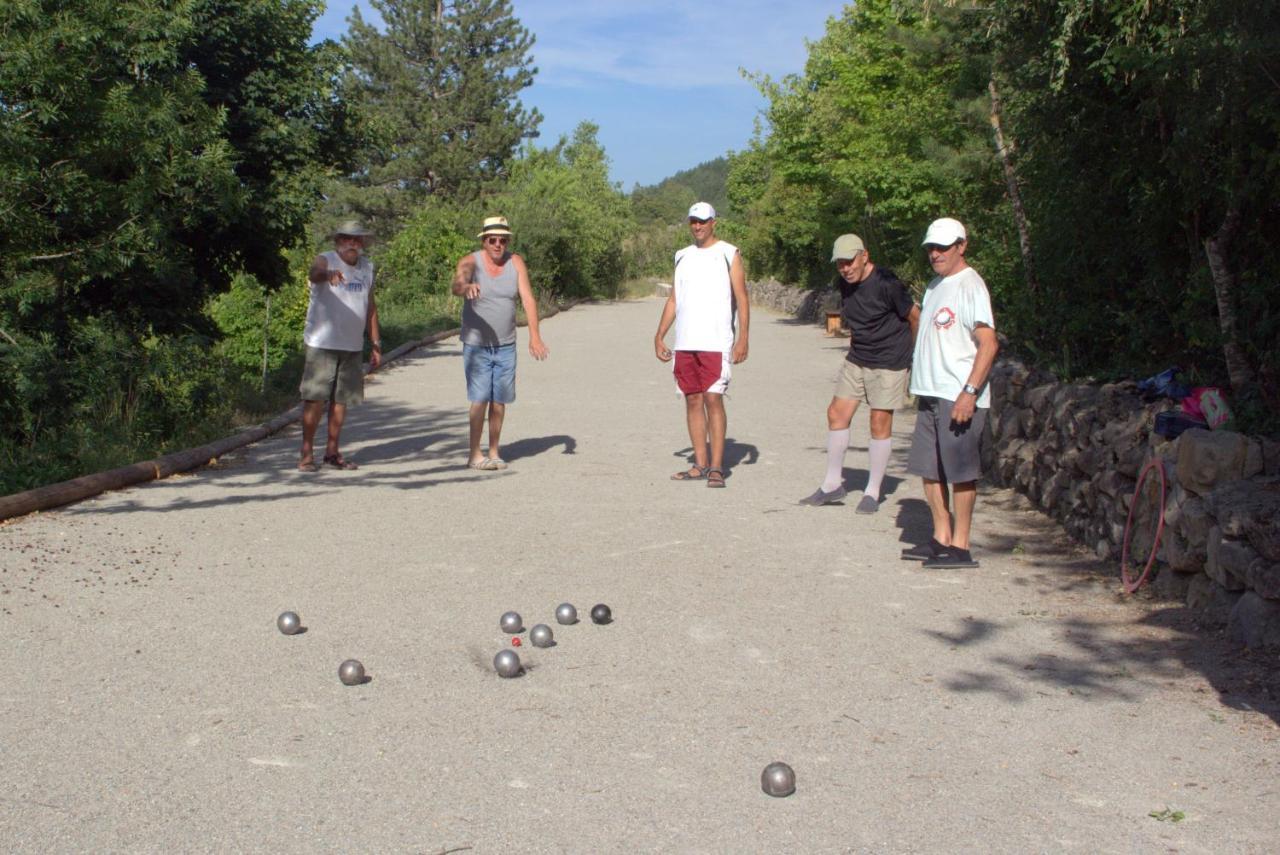 Отель Camping Les Princes D'Orange Orpierre Экстерьер фото