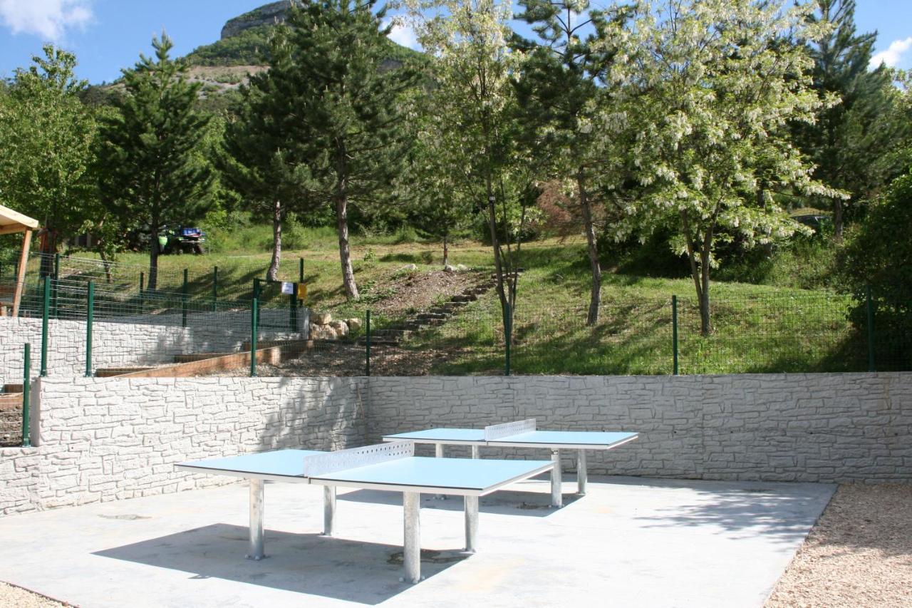 Отель Camping Les Princes D'Orange Orpierre Экстерьер фото