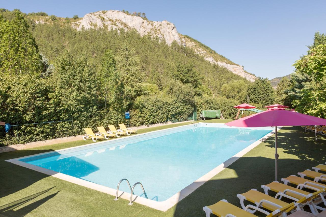 Отель Camping Les Princes D'Orange Orpierre Экстерьер фото