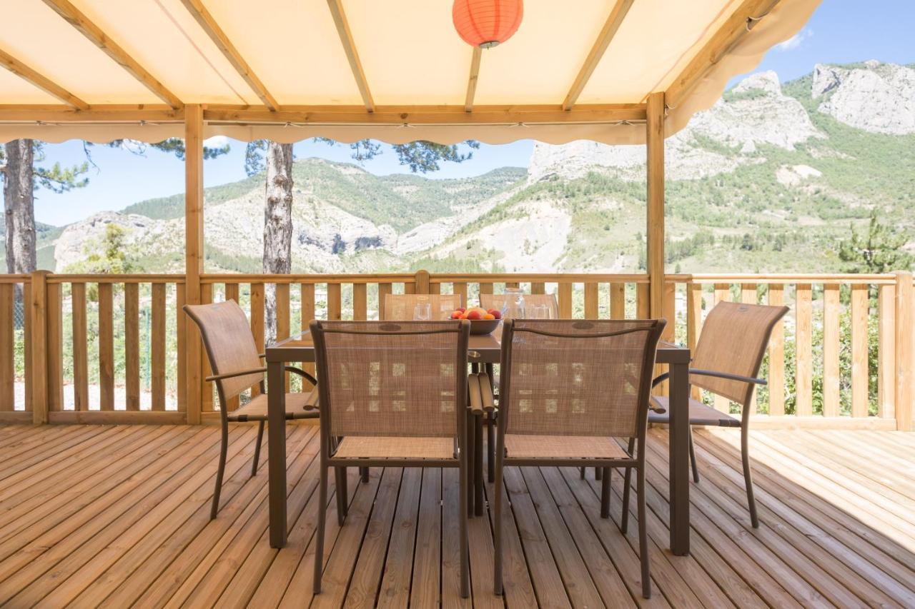 Отель Camping Les Princes D'Orange Orpierre Экстерьер фото