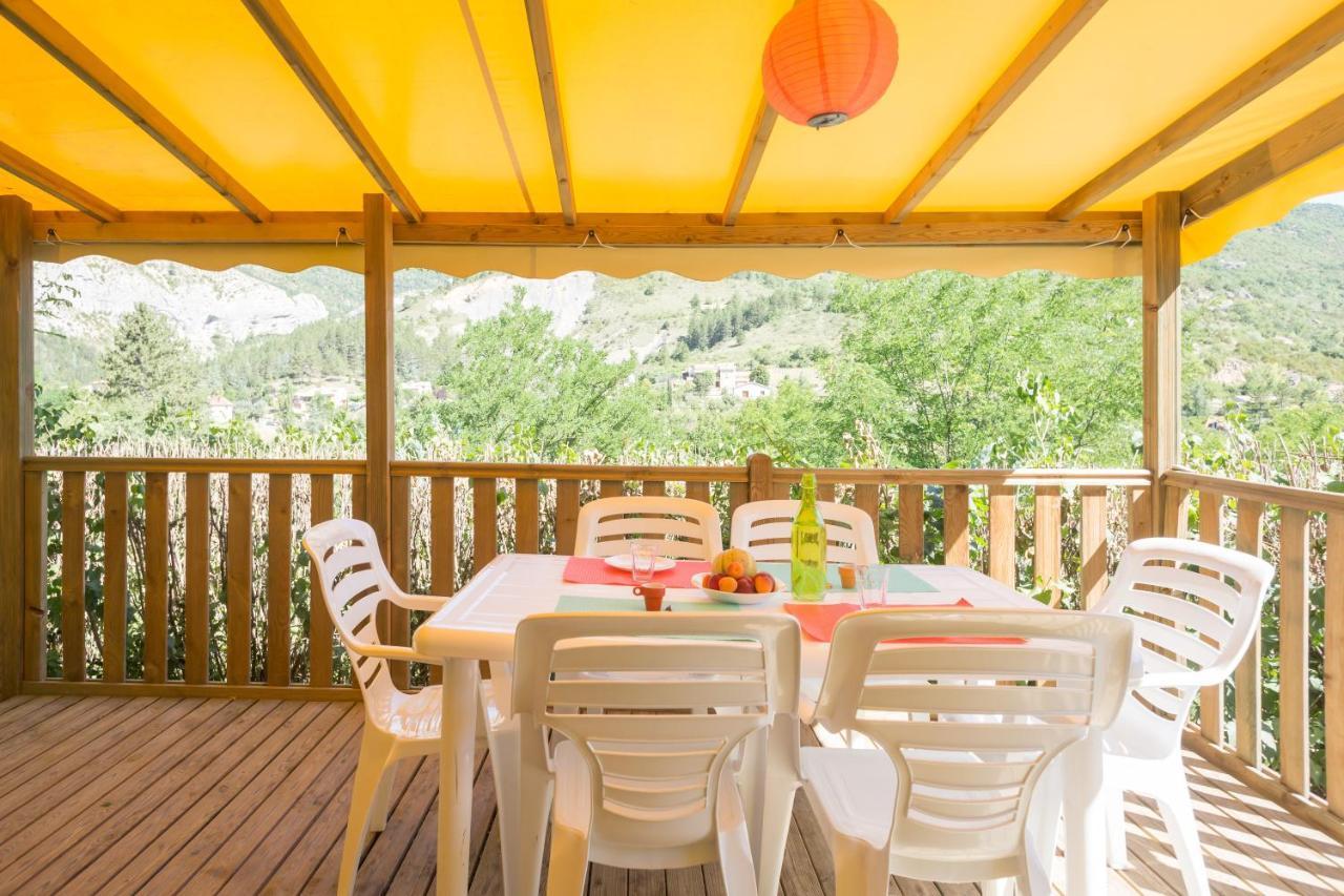 Отель Camping Les Princes D'Orange Orpierre Экстерьер фото