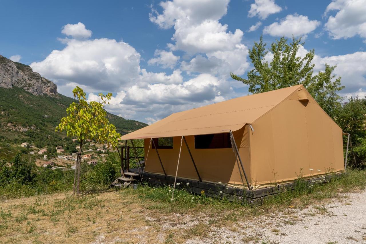 Отель Camping Les Princes D'Orange Orpierre Экстерьер фото