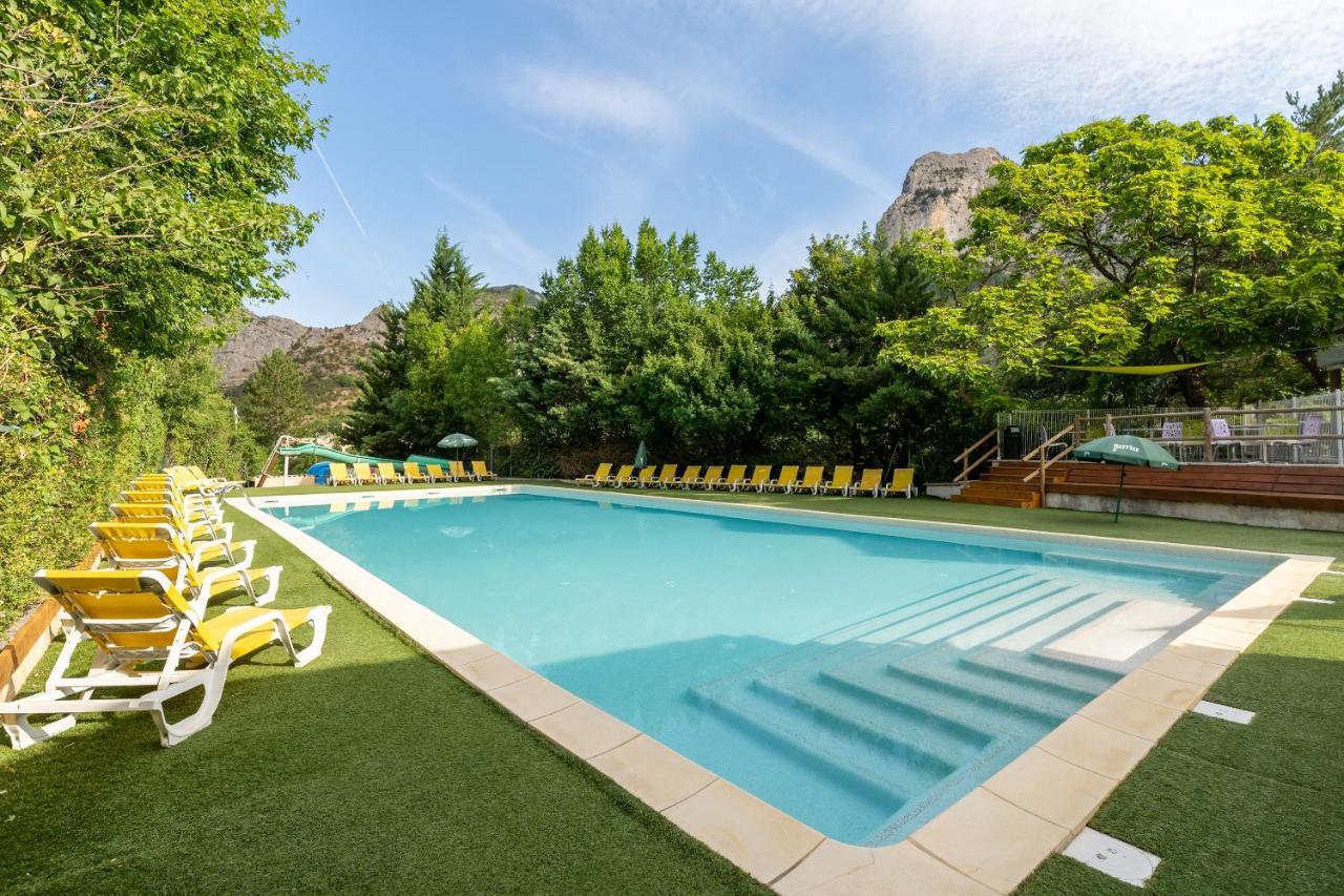 Отель Camping Les Princes D'Orange Orpierre Экстерьер фото