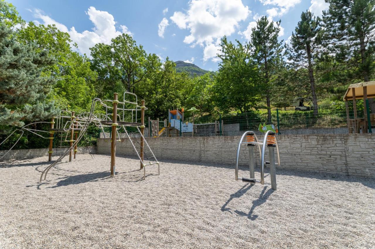 Отель Camping Les Princes D'Orange Orpierre Экстерьер фото