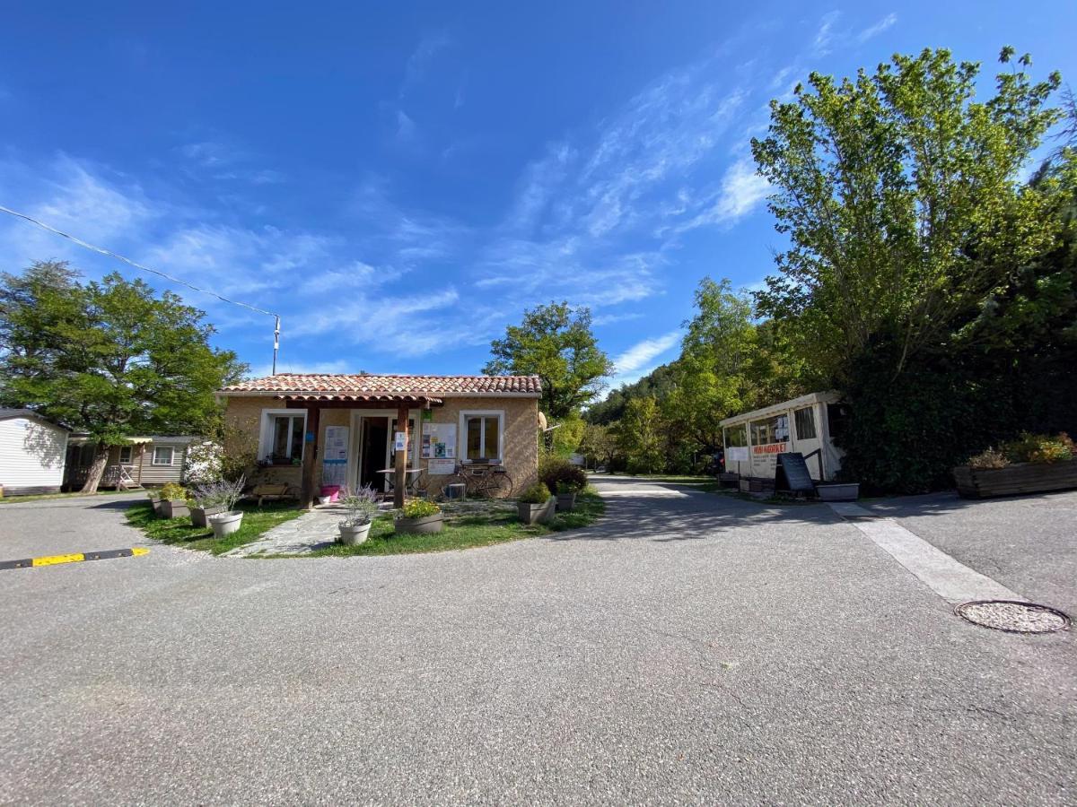Отель Camping Les Princes D'Orange Orpierre Экстерьер фото
