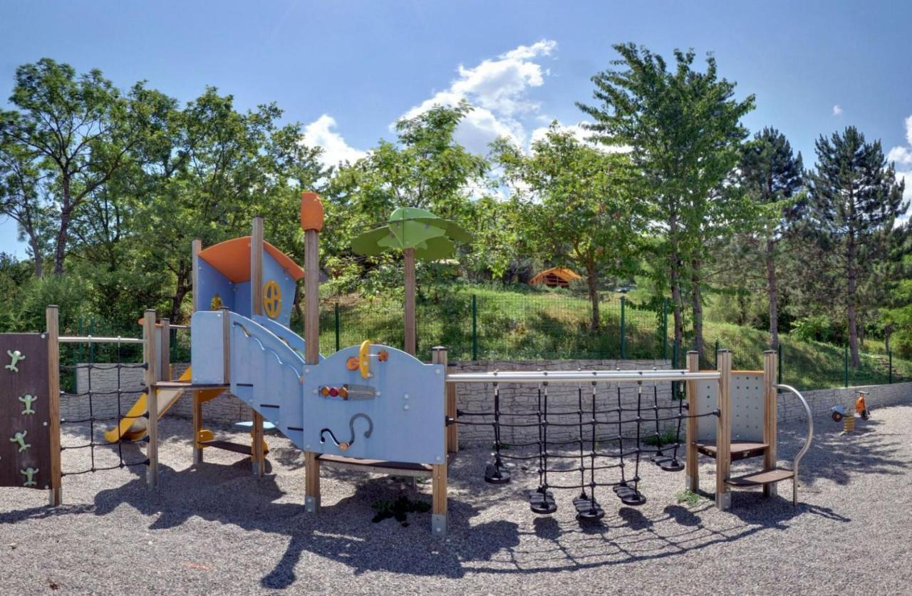 Отель Camping Les Princes D'Orange Orpierre Экстерьер фото