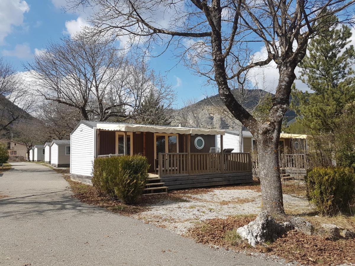 Отель Camping Les Princes D'Orange Orpierre Экстерьер фото